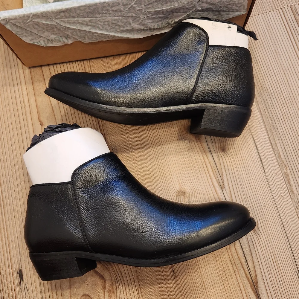 Softwalk NIB Rocklin Black Ankle Boot